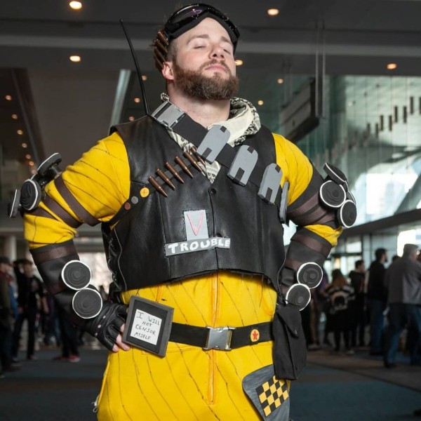 Лучший косплей Миража из Apex Legends Лучший косплей Миража из Apex Legends