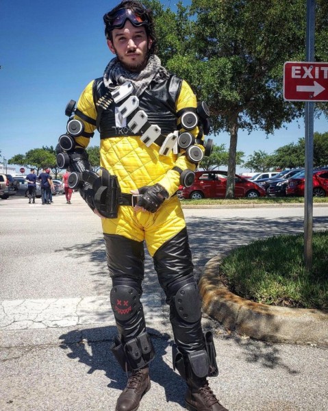 Лучший косплей Миража из Apex Legends Лучший косплей Миража из Apex Legends