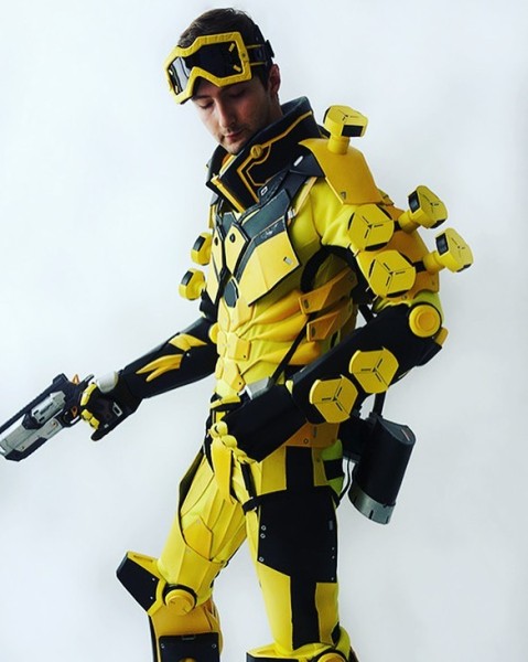 Лучший косплей Миража из Apex Legends Лучший косплей Миража из Apex Legends