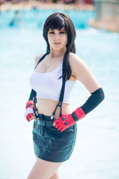 Большая косплейная вечеринка в бассейне Большая косплейная вечеринка в бассейне