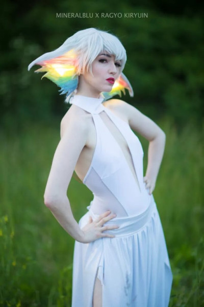 Большая косплейная вечеринка в бассейне Большая косплейная вечеринка в бассейне