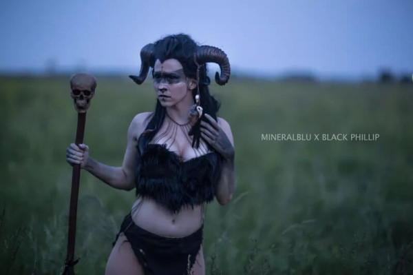 Большая косплейная вечеринка в бассейне Большая косплейная вечеринка в бассейне