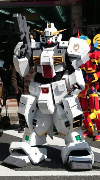 Косплееры снова наводнили Осаку Косплееры снова наводнили Осаку