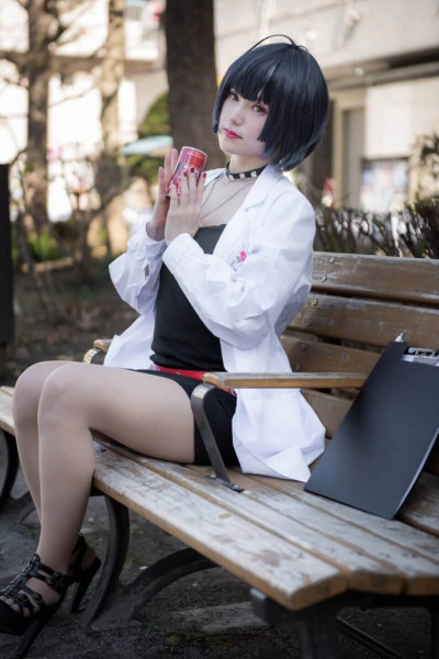 Отличный косплей на Punk Rock Doctor из Persona 5