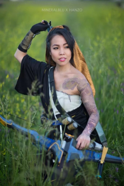 Большая косплейная вечеринка в бассейне Большая косплейная вечеринка в бассейне