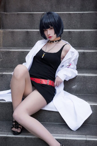 Отличный косплей на Punk Rock Doctor из Persona 5