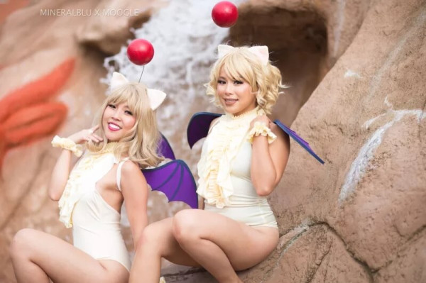 Большая косплейная вечеринка в бассейне Большая косплейная вечеринка в бассейне