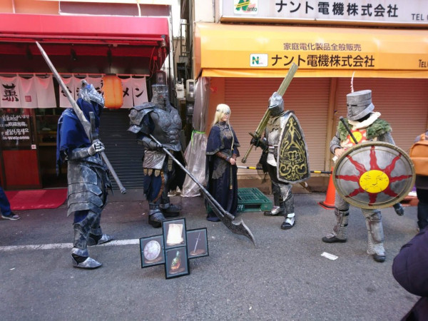 Косплееры снова наводнили Осаку Косплееры снова наводнили Осаку