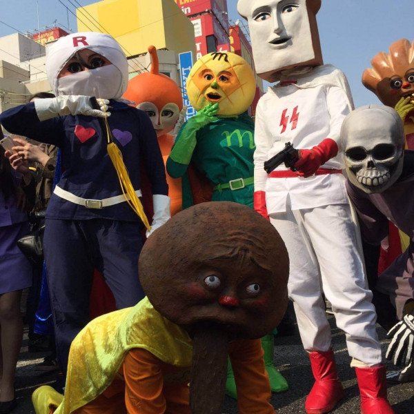 Косплееры снова наводнили Осаку Косплееры снова наводнили Осаку