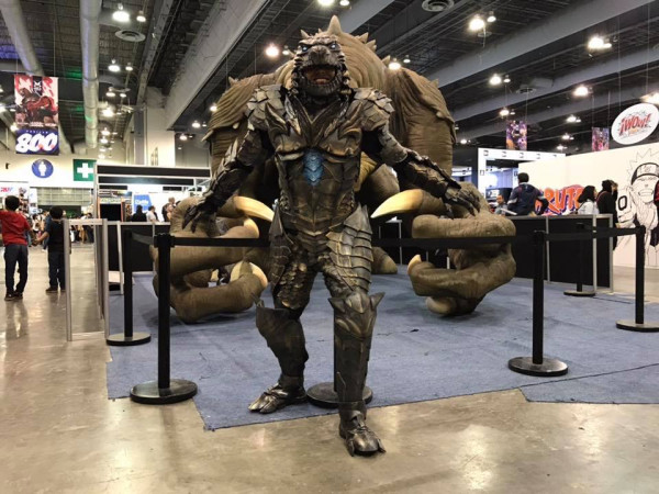 Костюм брони на тему Годзиллы Костюм брони на тему Годзиллы