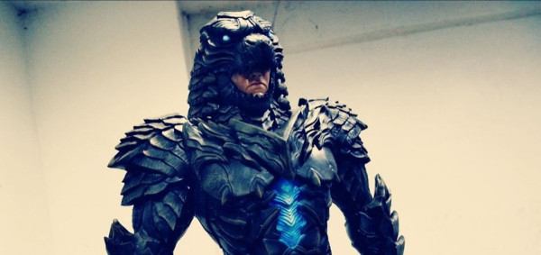 Костюм брони на тему Годзиллы Костюм брони на тему Годзиллы