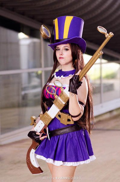 Косплей Кейтлин из «Лиги Легенд»: самый красивый шериф в городе! Косплей Кейтлин из «Лиги Легенд»: самый красивый шериф в городе!