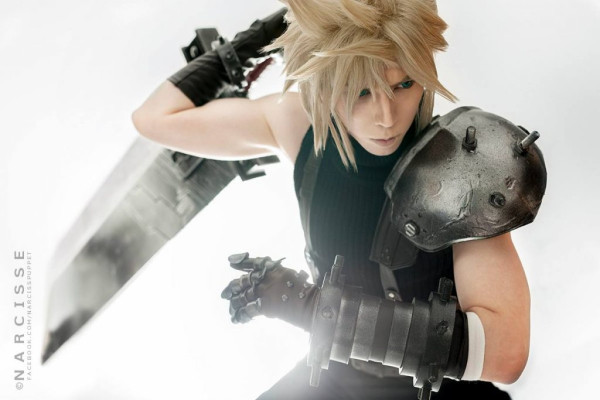 Очень хороший косплей на Final Fantasy VII Очень хороший косплей на Final Fantasy VII