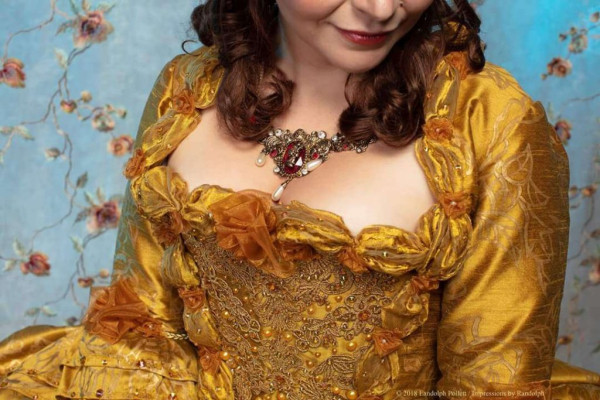 Тот случай, когда Дисней объединяется с историческими костюмами Тот случай, когда Дисней объединяется с историческими костюмами