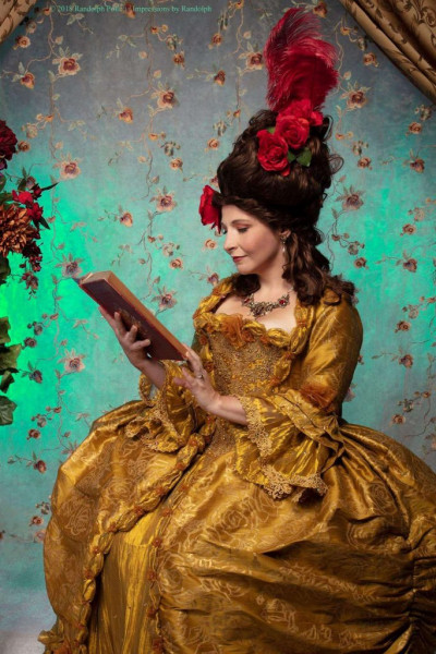 Тот случай, когда Дисней объединяется с историческими костюмами Тот случай, когда Дисней объединяется с историческими костюмами