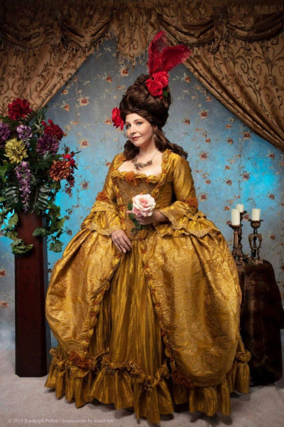 Тот случай, когда Дисней объединяется с историческими костюмами Тот случай, когда Дисней объединяется с историческими костюмами