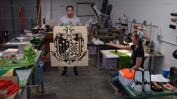 Понадобилось 12 человек, чтобы создать костюм гигантского монстра из Monster Hunter