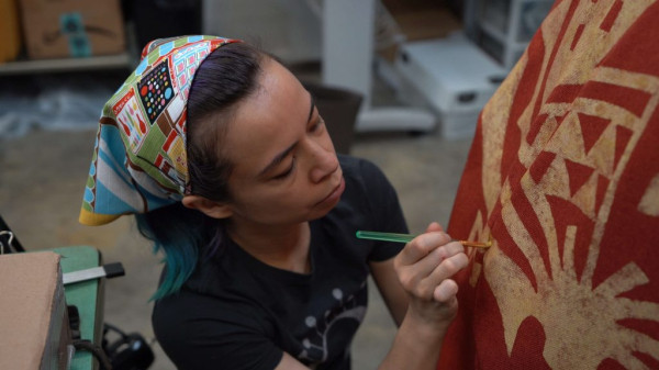 Понадобилось 12 человек, чтобы создать костюм гигантского монстра из Monster Hunter