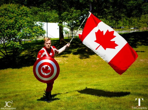 Косплей Капитана Канада спасет ваш день Косплей Капитана Канада спасет ваш день
