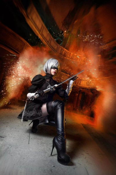 Потрясающее косплей-шоу, доступное только по приглашениям Потрясающее косплей-шоу, доступное только по приглашениям