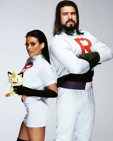 Просто пара звезд WWE, которые сделали косплей на Команду R