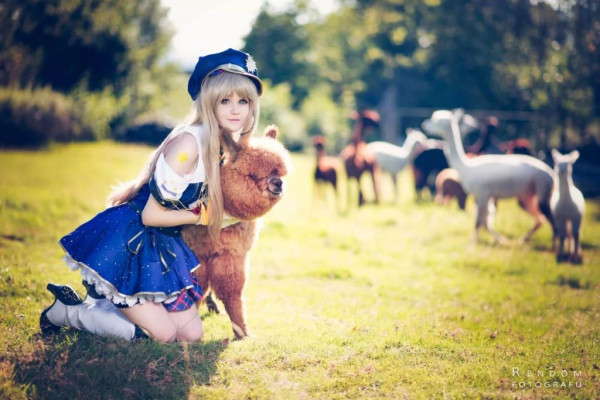 Потрясающее косплей-шоу, доступное только по приглашениям Потрясающее косплей-шоу, доступное только по приглашениям