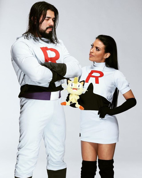 Просто пара звезд WWE, которые сделали косплей на Команду R