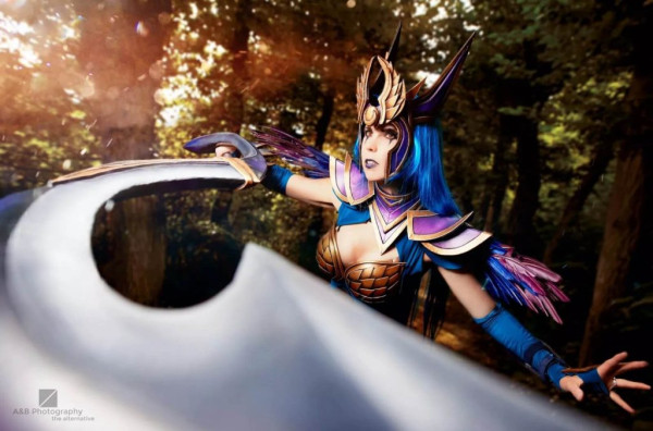 Потрясающее косплей-шоу, доступное только по приглашениям Потрясающее косплей-шоу, доступное только по приглашениям