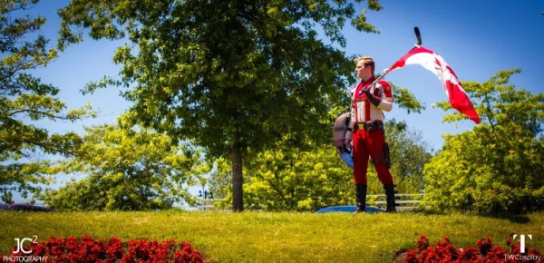 Косплей Капитана Канада спасет ваш день Косплей Капитана Канада спасет ваш день