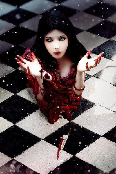 Потрясающе-ужасающий косплей Fleshmaiden из игры Alice: Madness Returns Потрясающе-ужасающий косплей Fleshmaiden из игры Alice: Madness Returns
