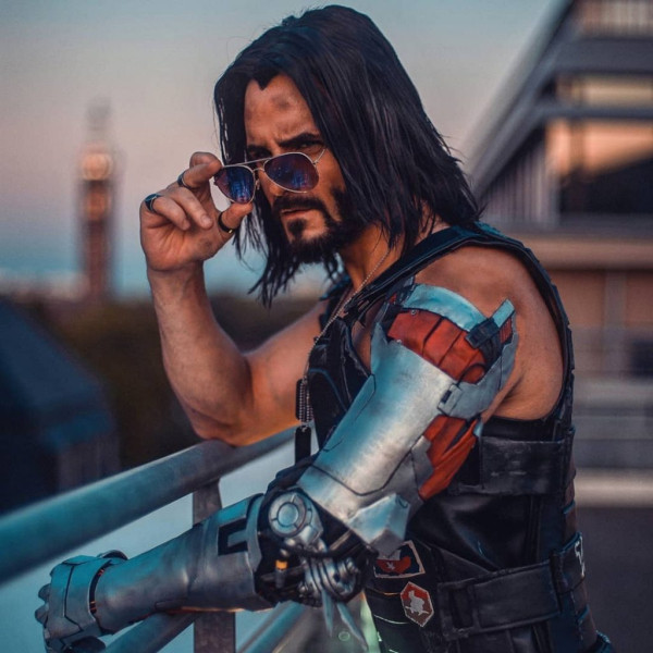 Косплеер потрясающе воссоздал образ Джонни Сильверхенда из Cyberpunk 2077