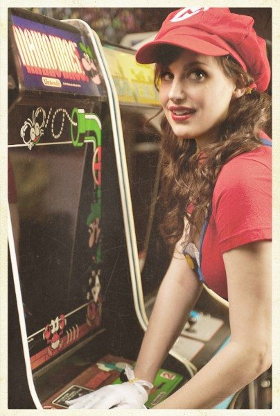 Меган Мари представляет косплей Супер Марио